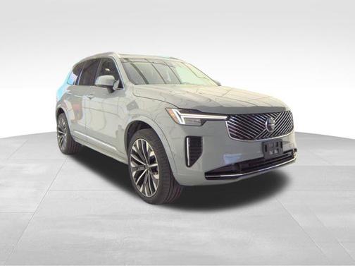 2025 Volvo XC90 B5 Plus