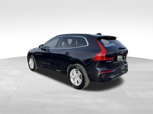 2022 Volvo XC60 B5 Momentum