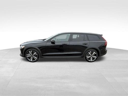 2025 Volvo V60 Cross Country B5 Plus