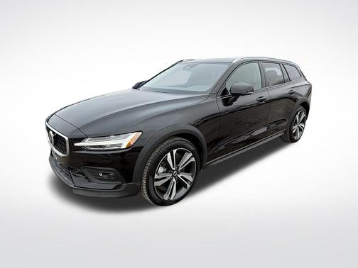2025 Volvo V60 Cross Country B5 Plus