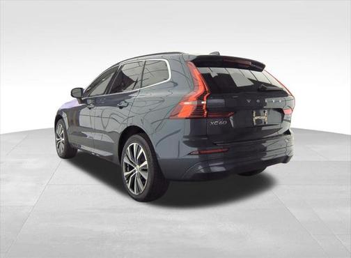 2022 Volvo XC60 B5 Momentum