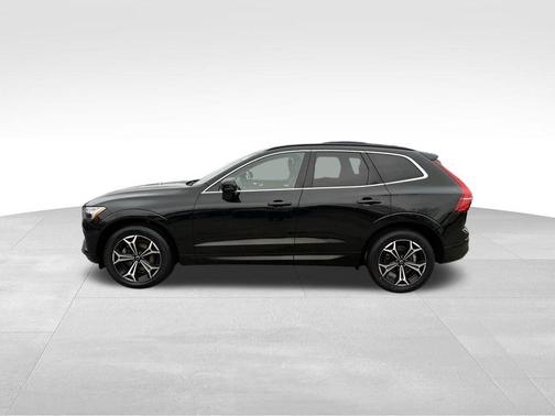 2022 Volvo XC60 B5 Momentum