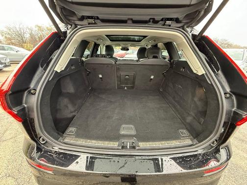 2022 Volvo XC60 B5 Momentum