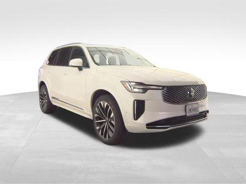 2025 Volvo XC90 B6 Plus 7-Seater