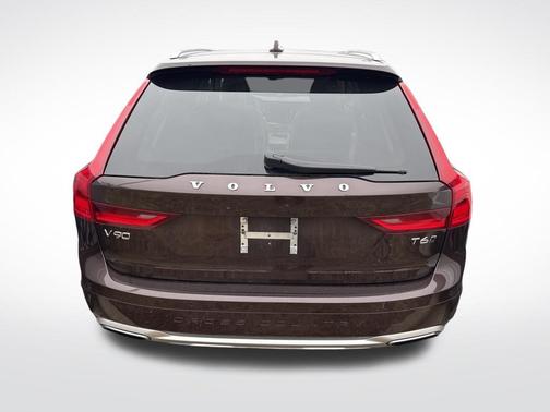 2017 Volvo V90 Cross Country T6