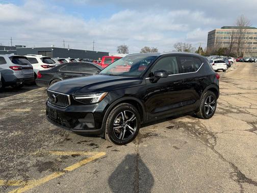 2025 Volvo XC40 B5 Core