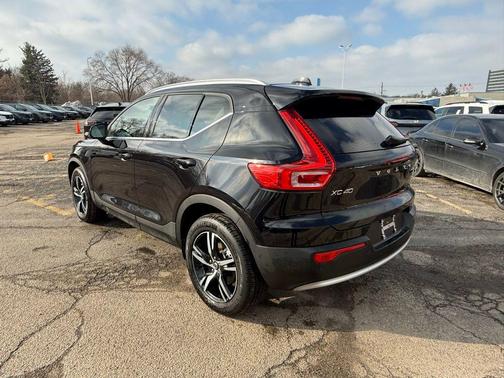 2025 Volvo XC40 B5 Core
