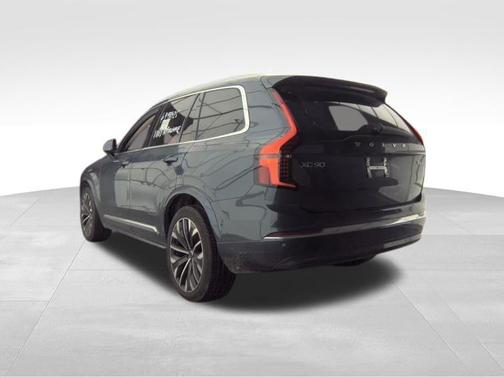 2025 Volvo XC90 B6 Plus 7-Seater