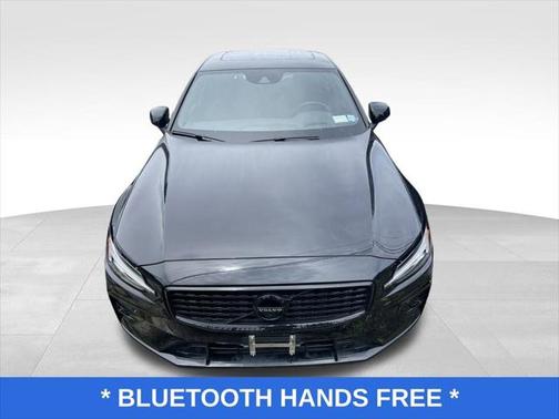 2022 Volvo S60 T6 R-Design