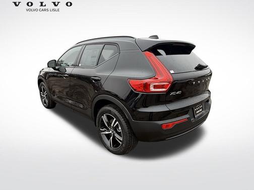 2026 Volvo XC40 B5 Core