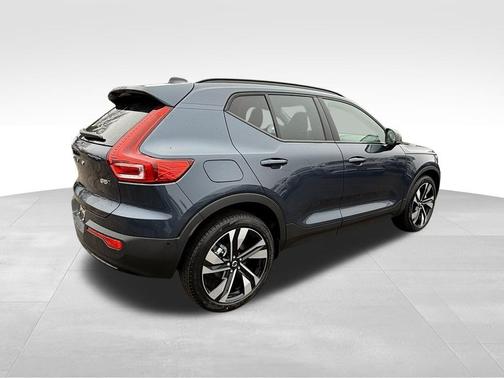 2026 Volvo XC40 B5 Ultra