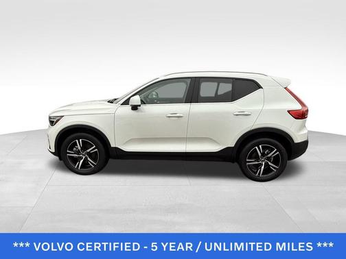 2025 Volvo XC40 B5 Core
