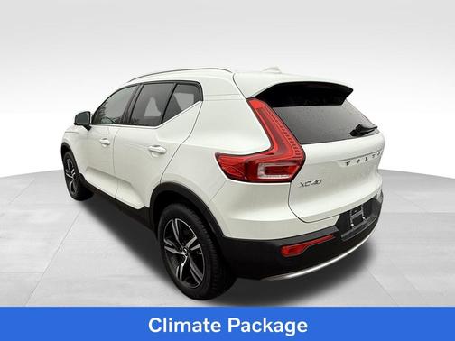 2025 Volvo XC40 B5 Core