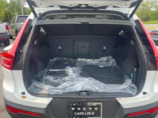 2025 Volvo XC40 B5 Core