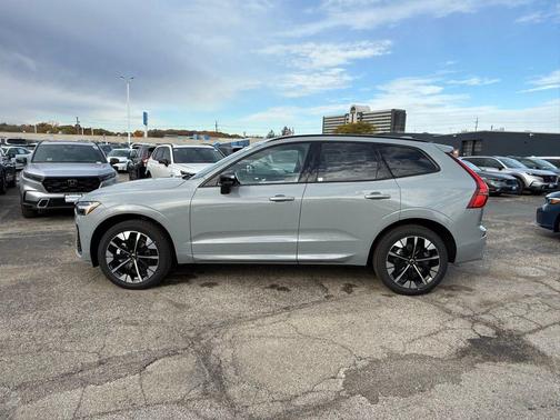 2026 Volvo XC60 B5 Plus