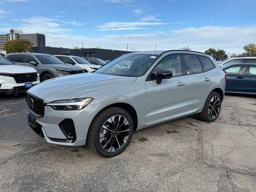 2026 Volvo XC60 B5 Plus