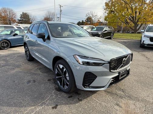 2026 Volvo XC60 B5 Plus
