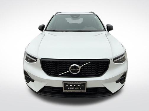 Crystal White 2023 Volvo XC40 Ultimate