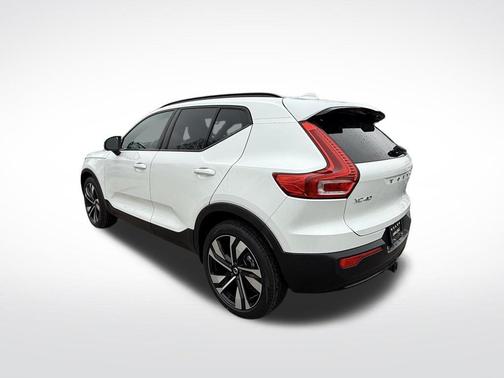 Crystal White 2023 Volvo XC40 Ultimate