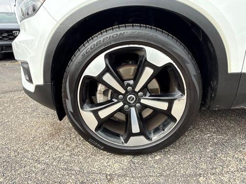 2022 Volvo XC40 Momentum