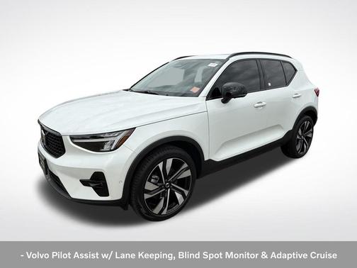 Crystal White Metallic 2023 Volvo XC40 Ultimate
