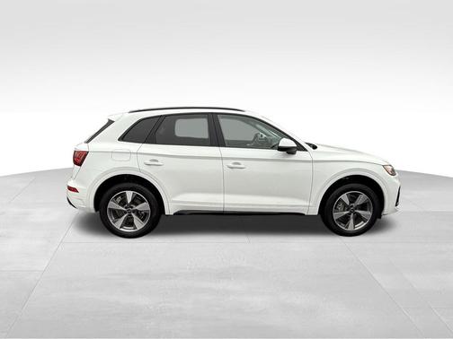 2024 Audi Q5 40 Premium Plus