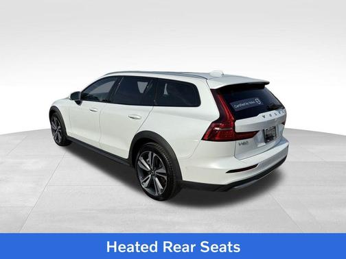 2025 Volvo V60 Cross Country B5 Plus