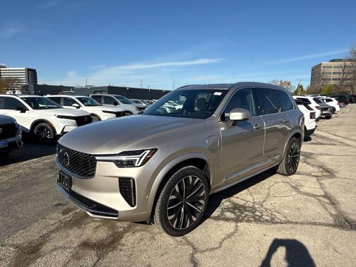 2026 Volvo XC90 Plug-In Hybrid T8 Plus