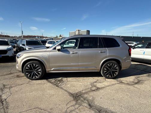 2026 Volvo XC90 Plug-In Hybrid T8 Plus