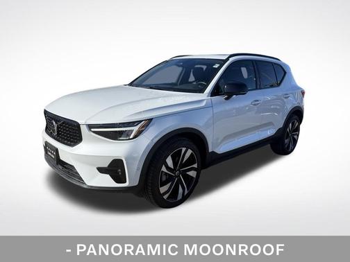 2025 Volvo XC40 B5 Plus Dark Theme