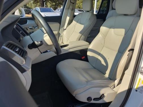 2023 Volvo XC90 B5 Core