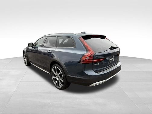 2024 Volvo V90 Cross Country B6