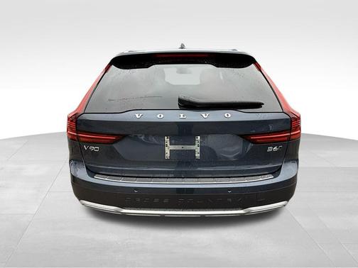 2024 Volvo V90 Cross Country B6