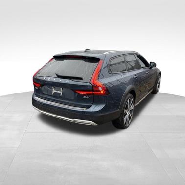 2024 Volvo V90 Cross Country B6