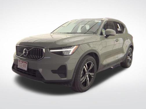 Sage Green Metallic 2025 Volvo XC40 B5 Core