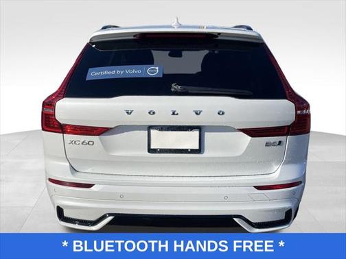 2022 Volvo XC60 B5 R-Design