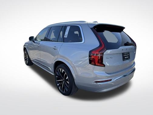 2025 Volvo XC90 B5 Plus
