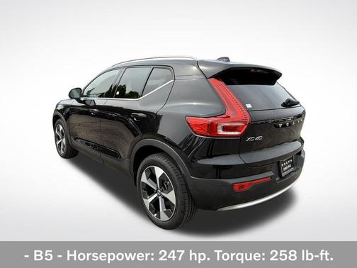 Onyx Black Metallic 2025 Volvo XC40 B5 Plus Bright Theme
