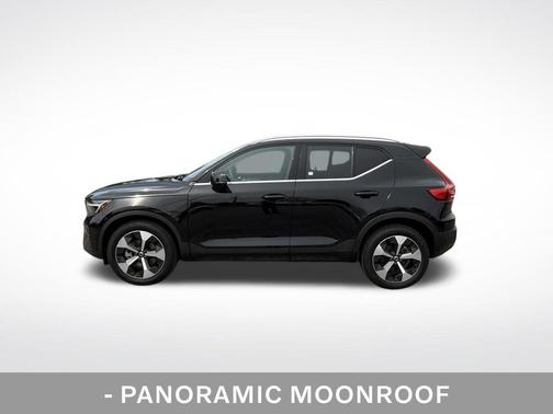 Onyx Black Metallic 2025 Volvo XC40 B5 Plus Bright Theme