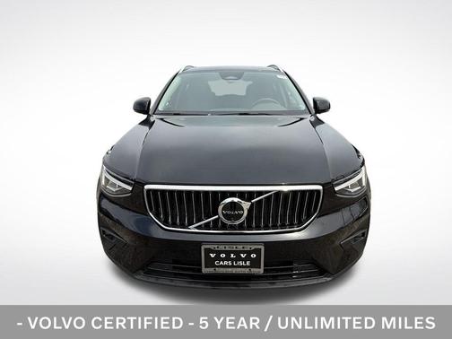 Onyx Black Metallic 2025 Volvo XC40 B5 Plus Bright Theme