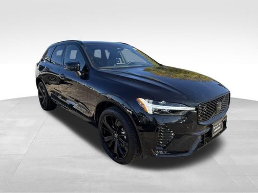 2026 Volvo XC60 B5 Ultra Black Edition