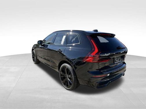 2026 Volvo XC60 B5 Ultra Black Edition