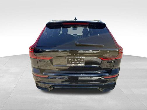 2026 Volvo XC60 B5 Ultra Black Edition