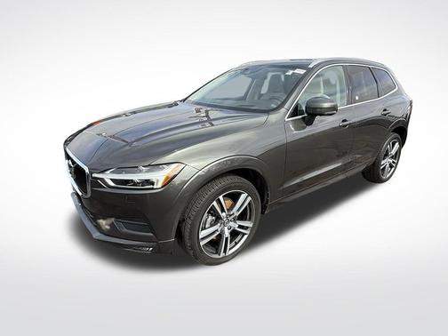 Pine Gray Metallic 2020 Volvo XC60 T5 Momentum