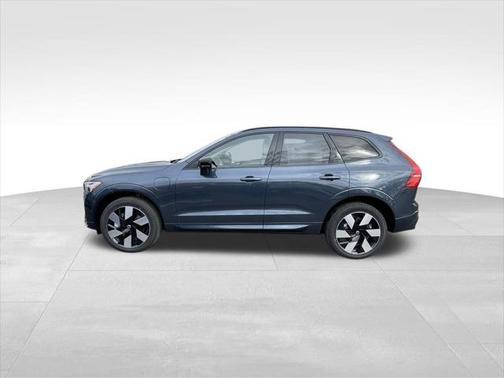 2025 Volvo XC60 Plug-In Hybrid T8 Plus