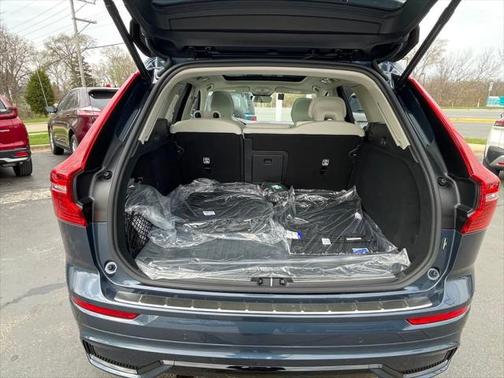 2025 Volvo XC60 Plug-In Hybrid T8 Plus