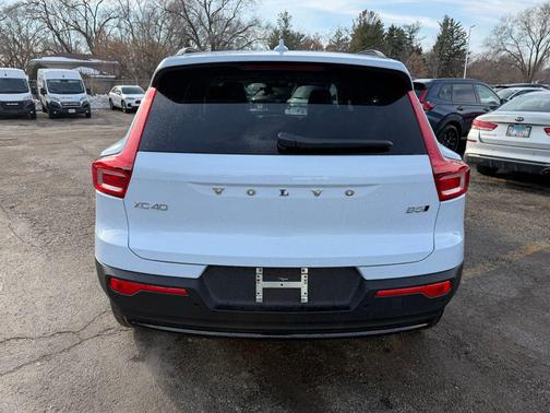 2026 Volvo XC40 B5 Plus