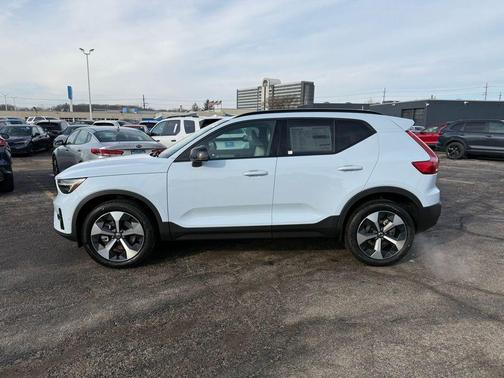 2026 Volvo XC40 B5 Plus