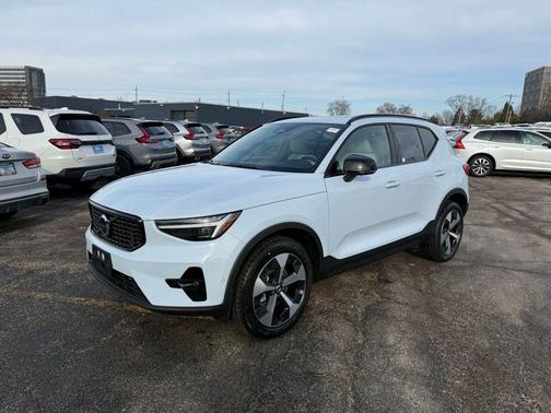 2026 Volvo XC40 B5 Plus