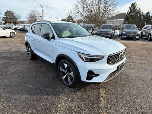 2026 Volvo XC40 B5 Plus